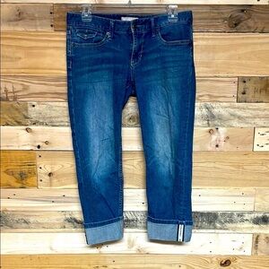 Banana Republic size 6/28 Medium Wash Low-rise Straight Leg Cuffed Capri Jeans
